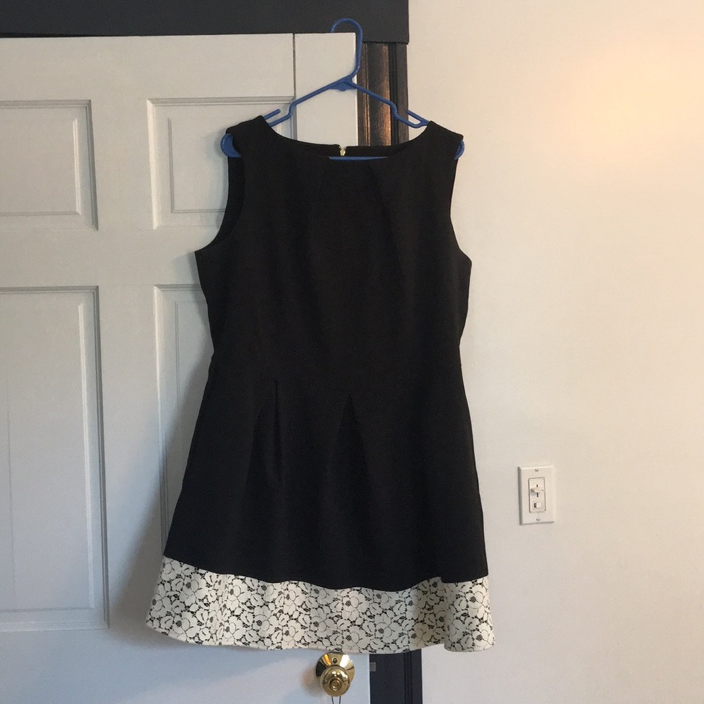 Black Sleeveless Dress - Flower Embroidery